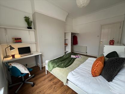 4 Bed Terraced House, Nicander Road, L18