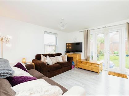 3 Bed Semi-Detached House, Kempton Close, OX26
