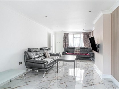 3 Bed Terraced House, Lea Bushes, WD25