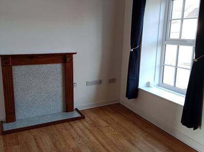 1 Bed Maisonette, Howards Row, TA20