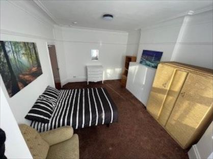 Room in a Shared House, Sidney Avenue, N13