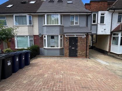 Studio Flat, Selborne Gardens, NW4