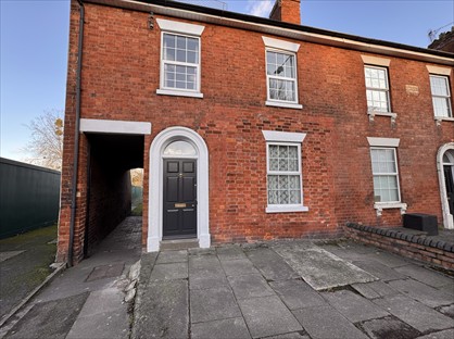 3 Bed Semi-Detached House, Sansome Walk, WR1