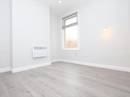 Studio Flat, Honley Road, SE6