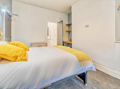 Room in a Shared House, Moorside Road, M27