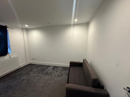 2 Bed Flat, Bedford Avenue, UB4
