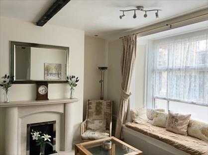 2 Bed Flat, Marlborough Street, SN7