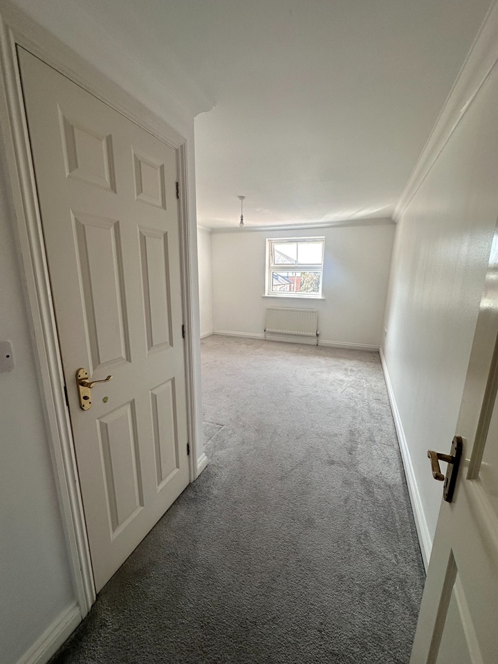 2 Bed Flat, Rollesbrook Gardens, SO15 photo 5