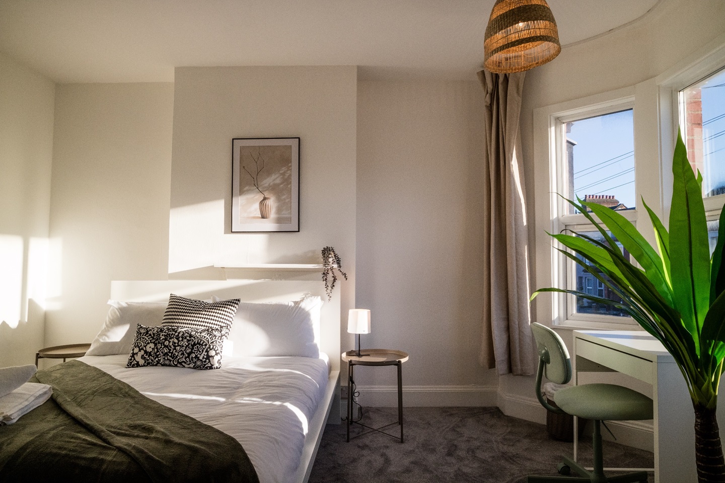 Luton 3 Bed Terraced House, Dallow Road, LU1 To Rent Now for £1,500.00 p/m