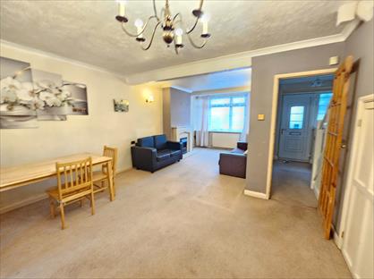 3 Bed Terraced House, Crest Drive, EN3