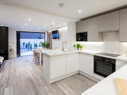 5 Bed Terraced House, Park Grove, YO31