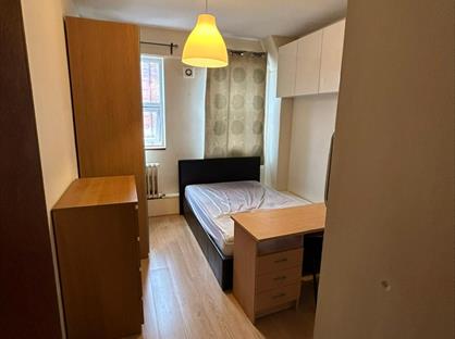 Room in a Shared Flat, Corporation Street, CV1