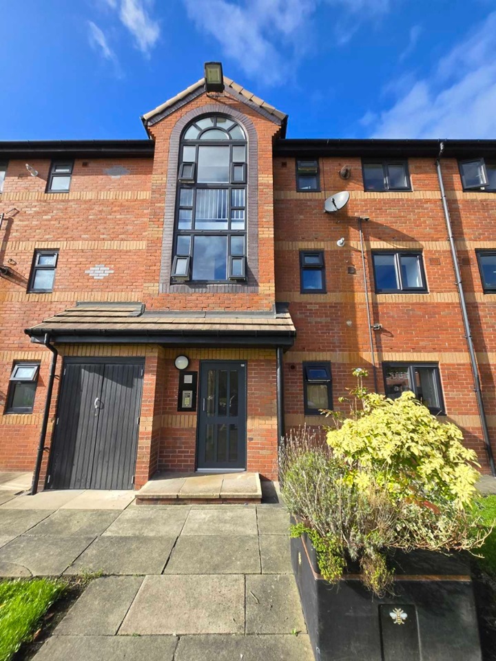 1 Bed Flat, Carmel Avenue, M5