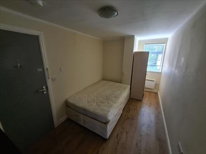 Studio Flat, Castillon Road, SE6