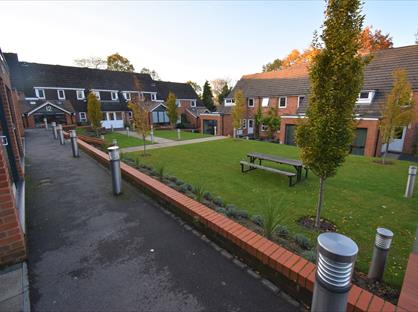 7 Bed Terraced House, Hillside Court, RG1