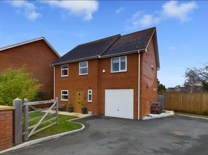 4 Bed Detached House, Cheltenham Road East, GL3