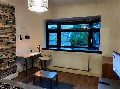 Room in a Shared House, Burnside Drive, M19