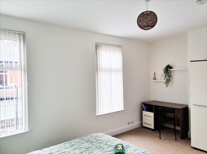 Room in a Shared House, Moreton Avenue, M32