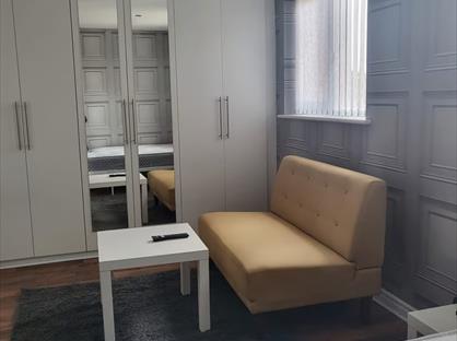 Room in a Shared House, Queens Road, M8