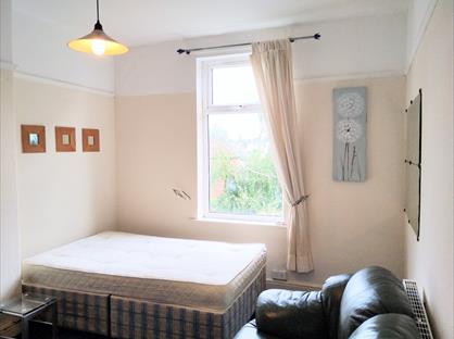 Bedsit, Hollyshaw Lane, LS15