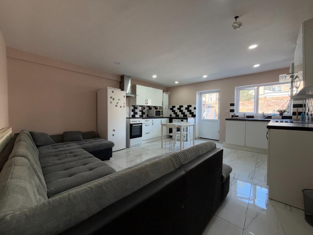 Room in a Shared House, Cardiff, CF24