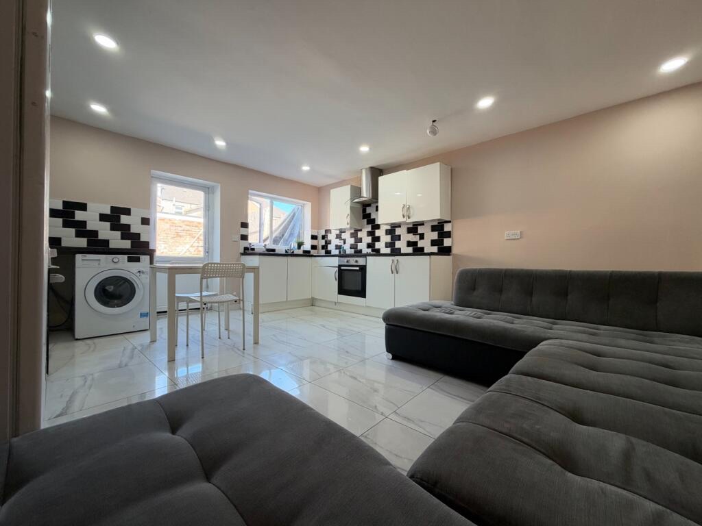 Room in a Shared House, Cardiff, CF24 photo 3