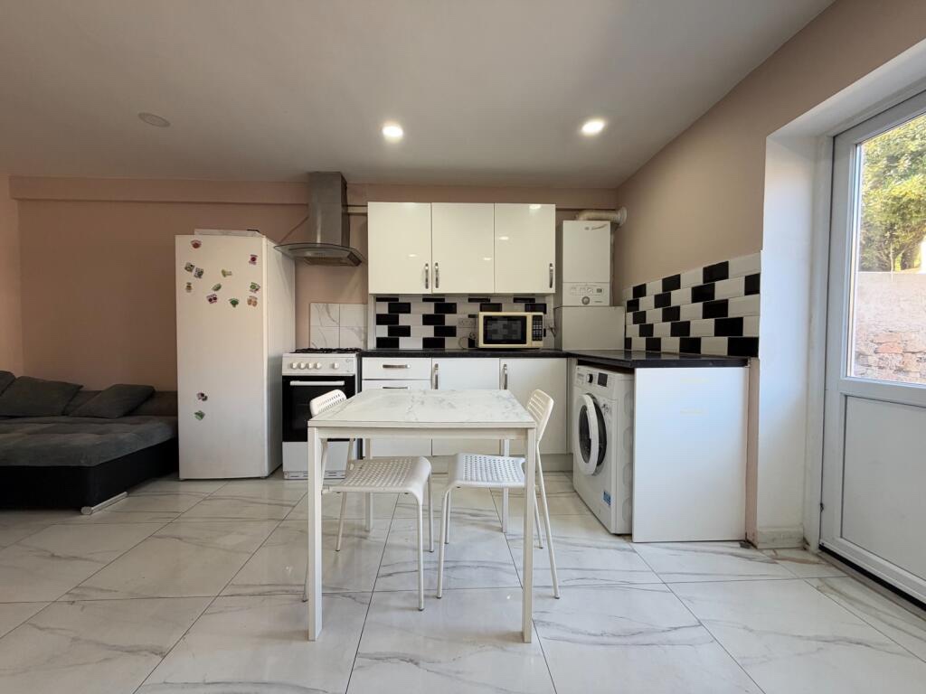 Room in a Shared House, Cardiff, CF24 photo 4