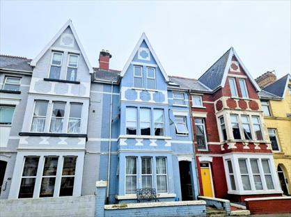 1 Bed Flat, Mary Street, CF36