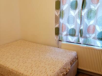 Room in a Shared House, Dagenham, RM8
