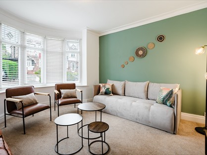 4 Bed Semi-Detached House, Manchester, M25