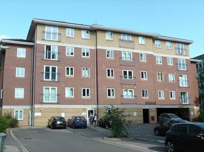 2 bed flat/apartment for rent in 2 Bed Flat, Cardinal House, GU14