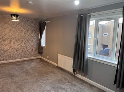 3 Bed Terraced House, Heather Court, KY7