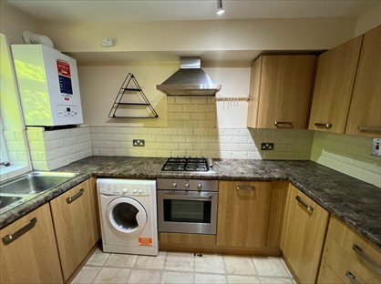 2 Bed Flat, Bridle Path, IG8