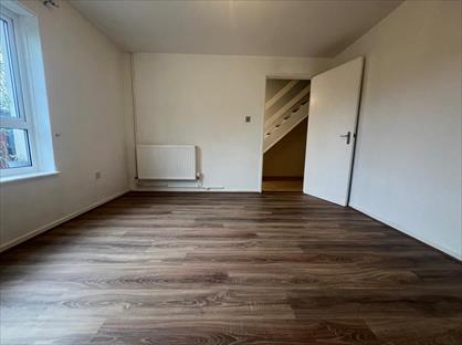 3 Bed Semi-Detached House, Honeyhill, PE4