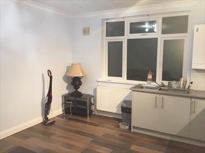 2 Bed Flat, Heath Road, TW3