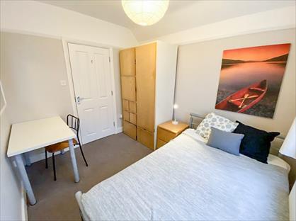 Room in a Shared House, Wiggie Lane, RH1