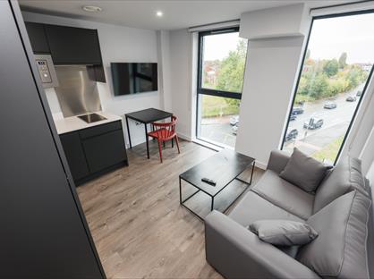 Studio Flat, Low Hill, L6