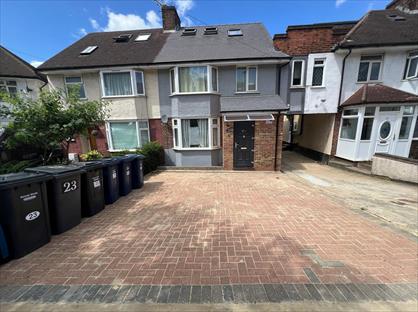 Studio Flat, London, NW4