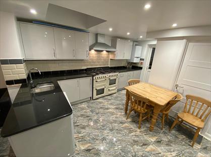 6 Bed Terraced House, Donnington Gardens, RG1