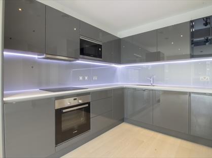 1 Bed Flat, Glasshouse Gardens, E20