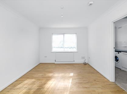 2 Bed Flat, Brook Court, SE12