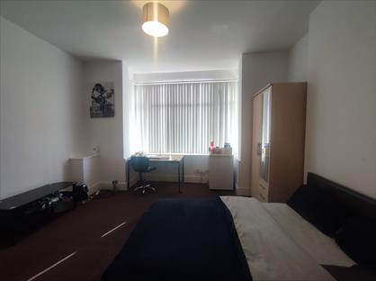 Room in a Shared House, Oval Road, B24