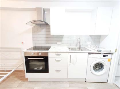 Studio Flat, Caernarvon Close, CR4