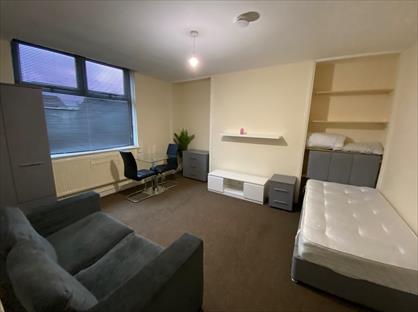 Studio Flat, Osborne Road, L13