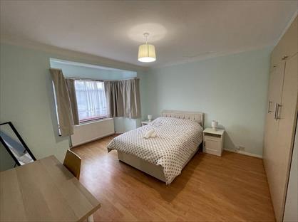 3 Bed Flat, Old Ruislip Road, UB5