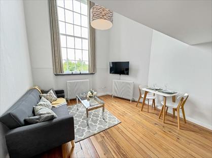 1 Bed Flat, Mcdonald Road, EH7