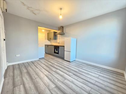 Studio Flat, Barking Road, E13