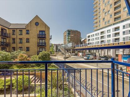 Room in a Shared Flat, Peninsula Court, E14