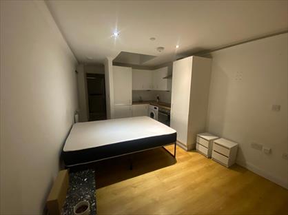 Studio Flat, High Road, N22