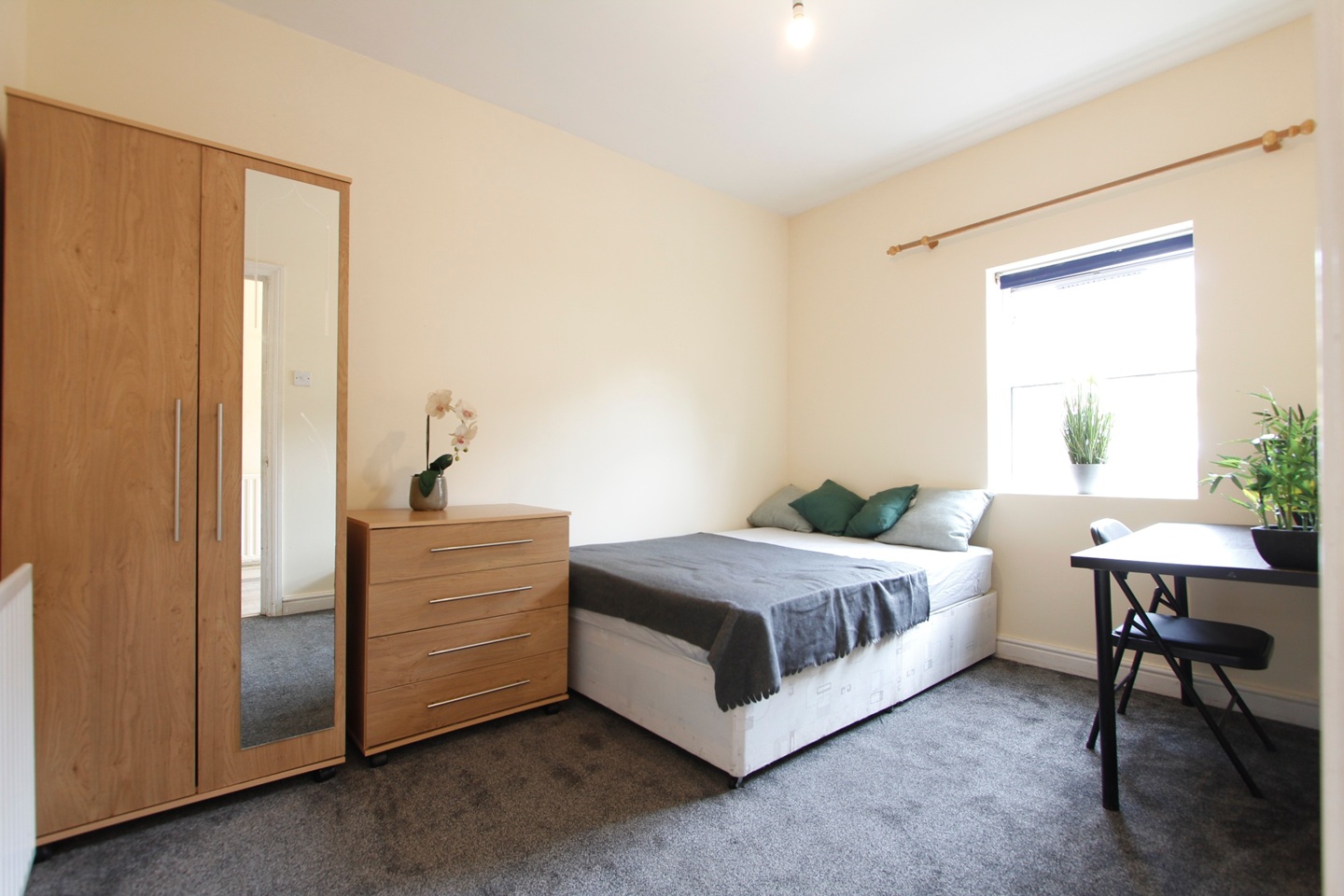 3 Bed Detached House, Addington Road, RG1, N1 7GU